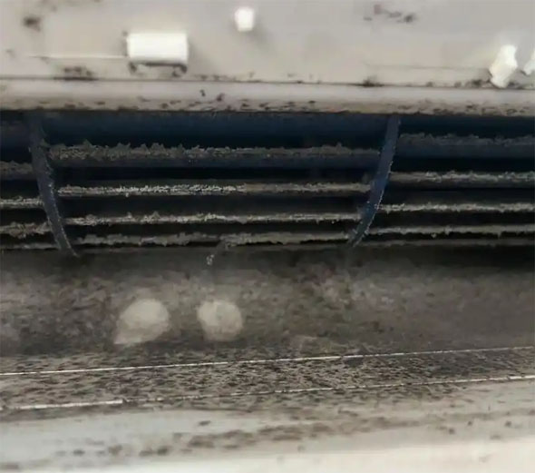 安丘空调吹的风有股烧焦味是怎么回事